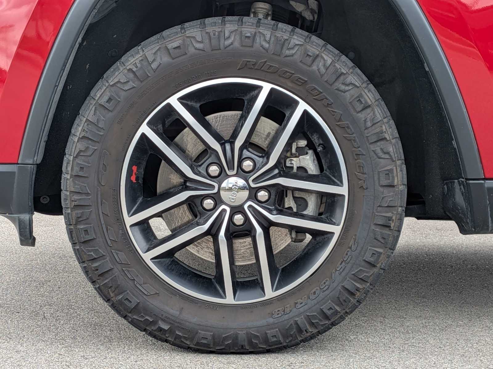 Thumbnail: 2017 Jeep Grand Cherokee - 14