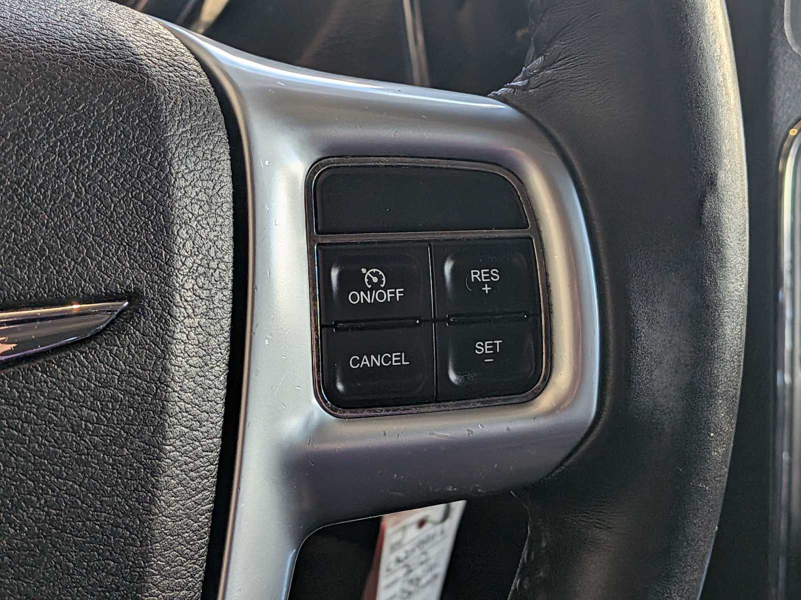 Thumbnail: 2012 Chrysler Town & Country - 21