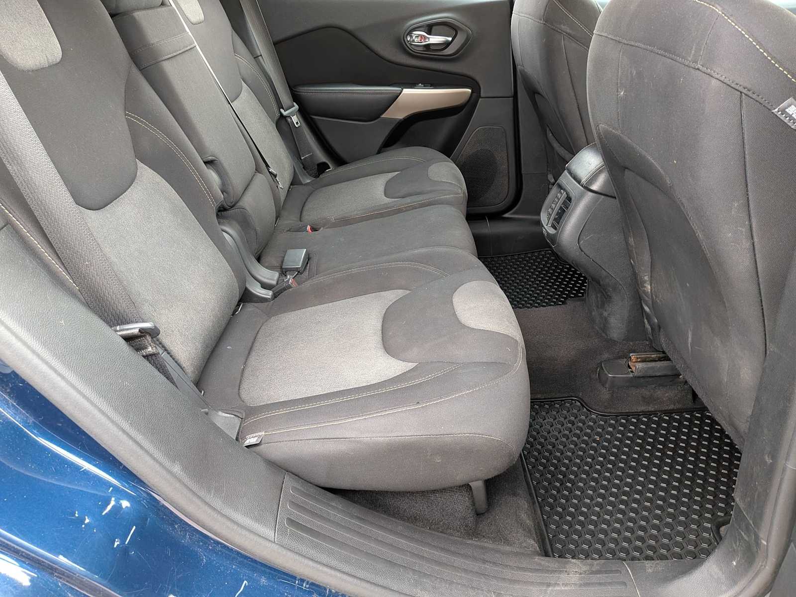 Thumbnail: 2018 Jeep Cherokee - 18