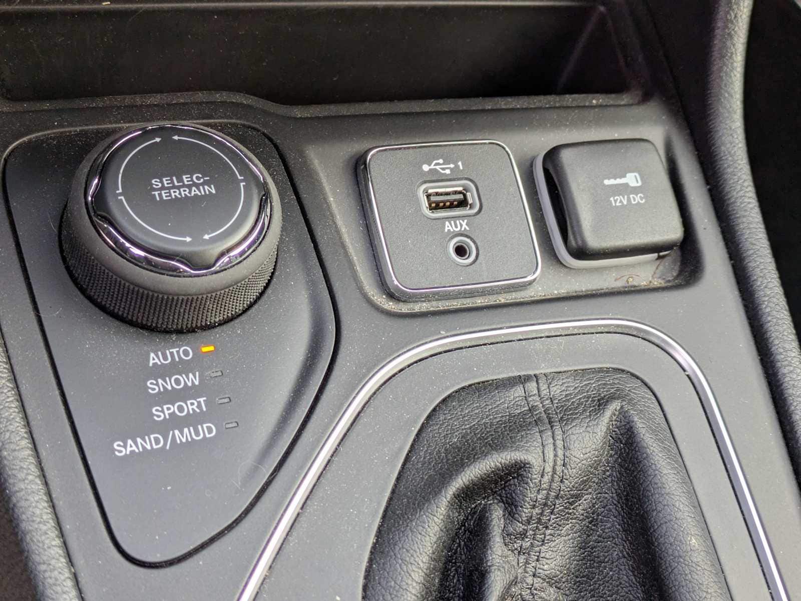 Thumbnail: 2021 Jeep Cherokee - 28