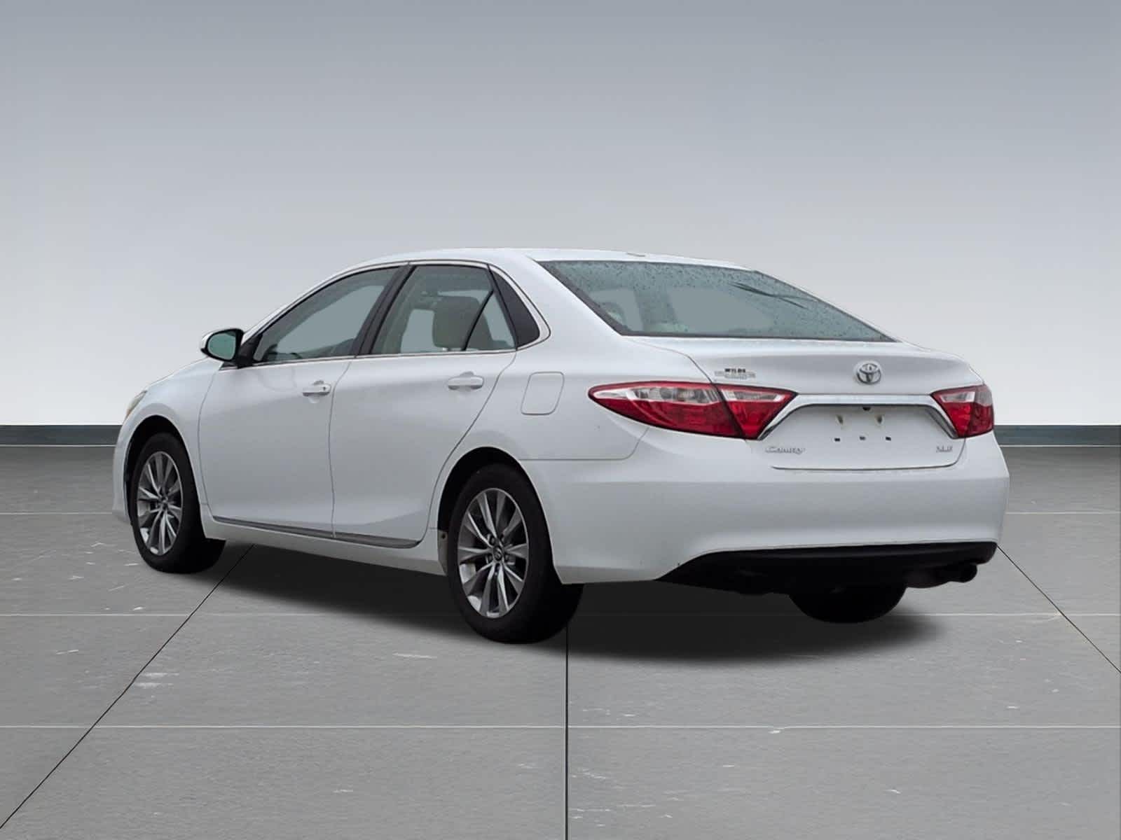 Thumbnail: 2016 Toyota Camry - 4