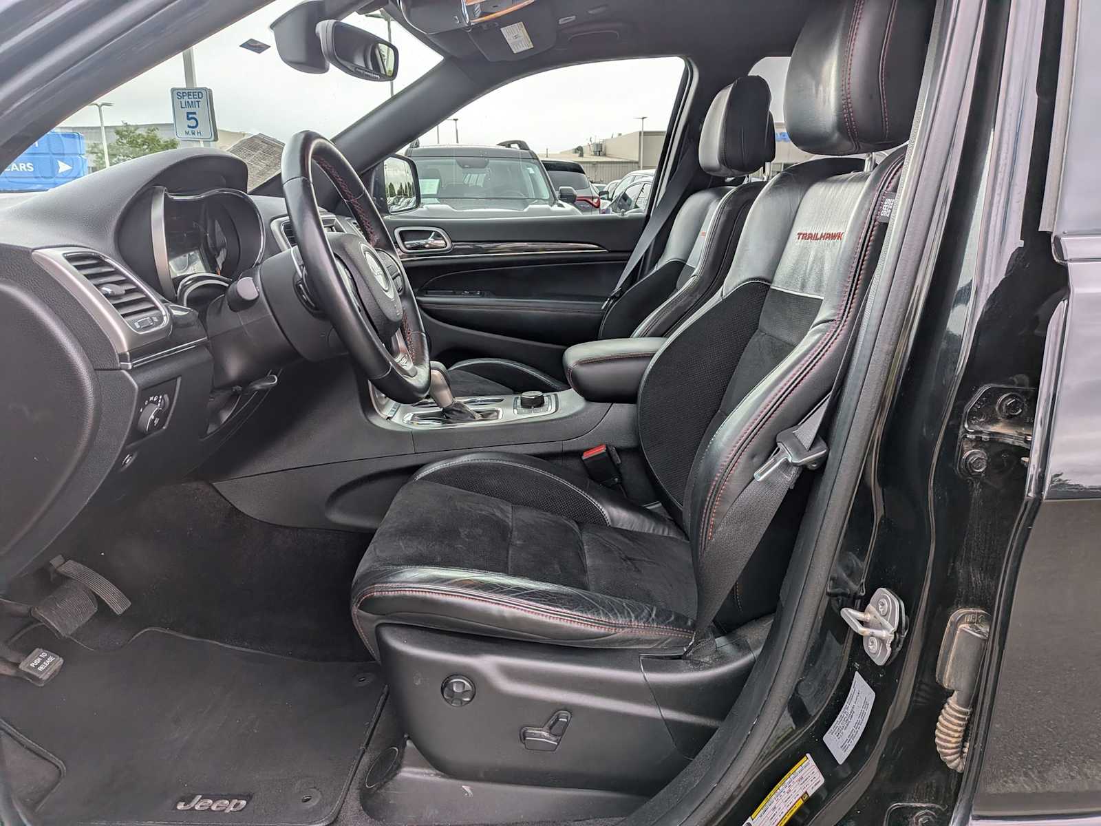 Thumbnail: 2018 Jeep Grand Cherokee - 15