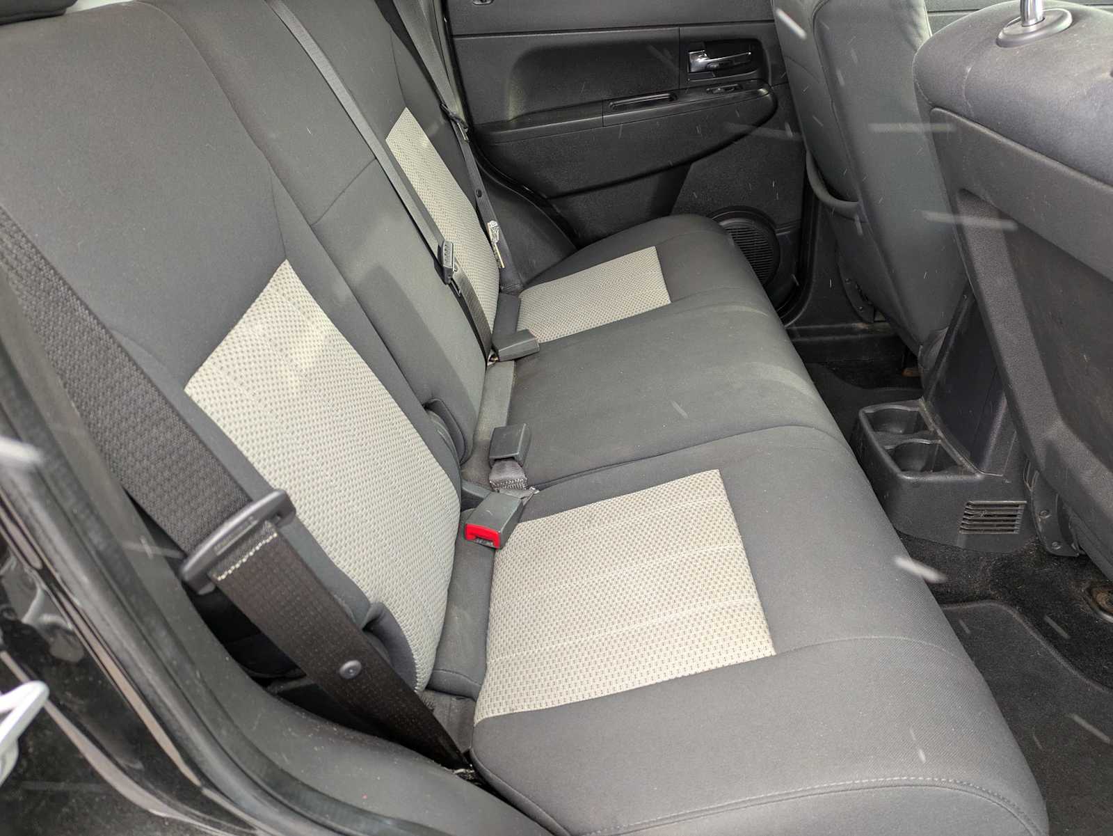 Thumbnail: 2010 Jeep Liberty - 17