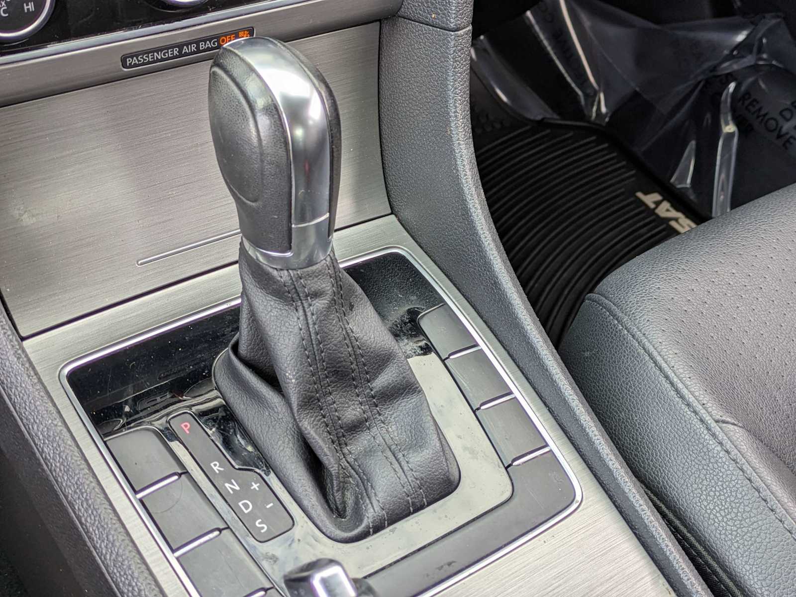 Thumbnail: 2014 Volkswagen Passat - 28