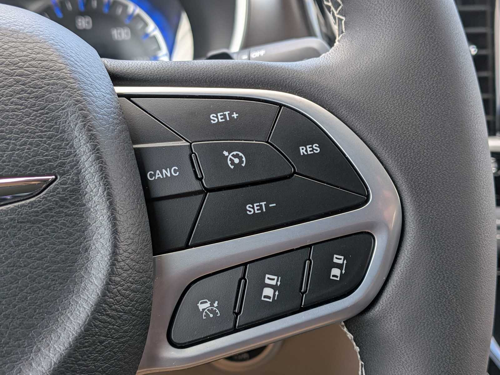 Thumbnail: 2023 Chrysler Pacifica - 24