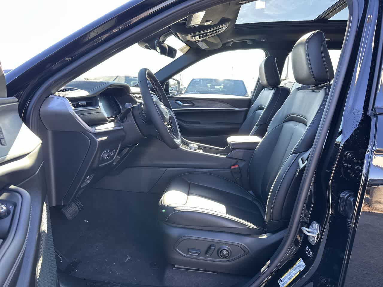 Thumbnail: 2025 Jeep Grand Cherokee L - 13