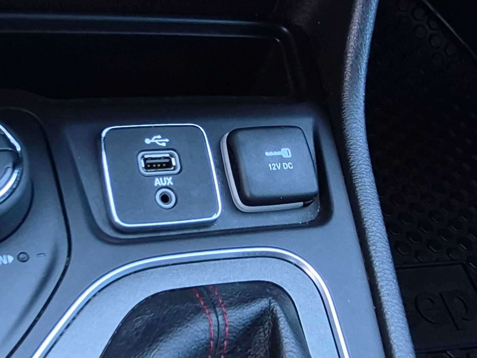 Thumbnail: 2019 Jeep Cherokee - 27