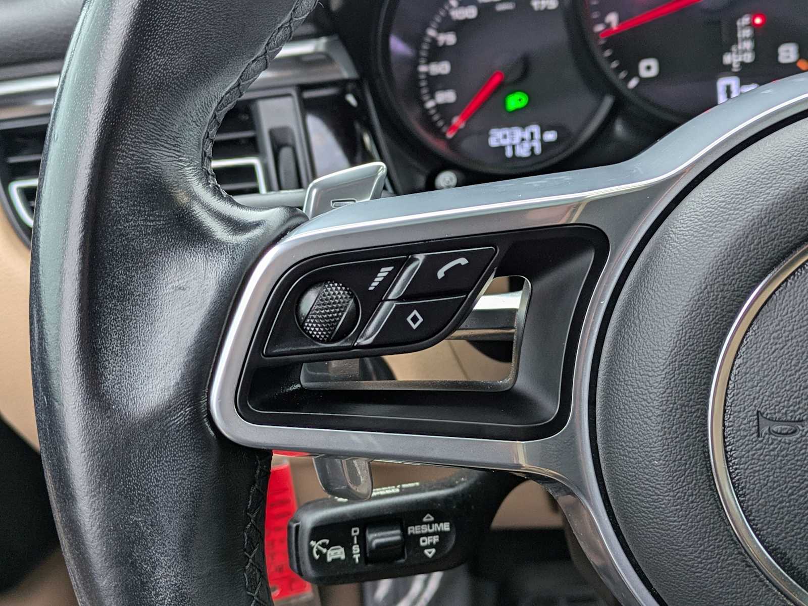 Thumbnail: 2021 Porsche Macan - 20