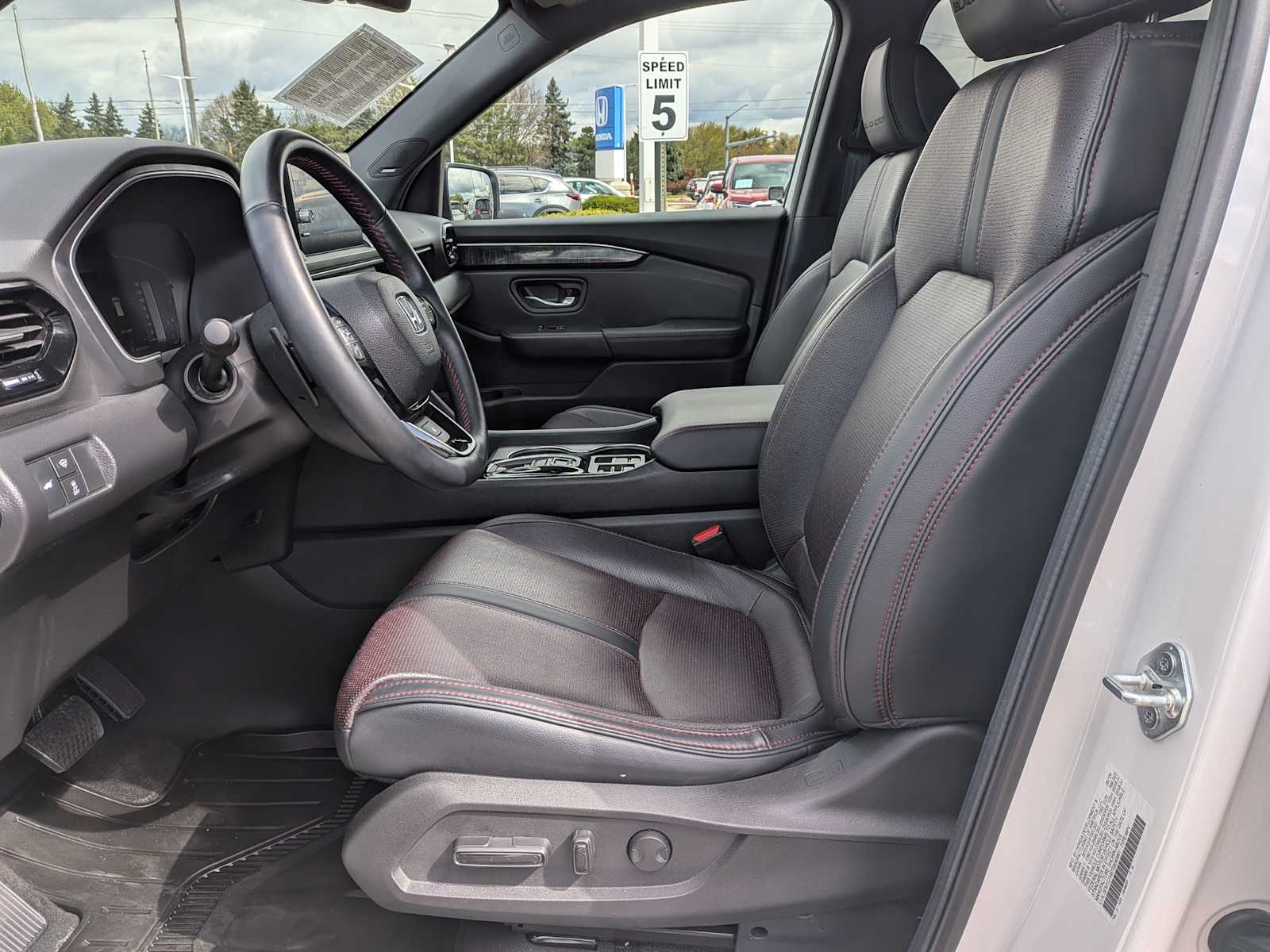 Thumbnail: 2025 Honda Pilot - 14