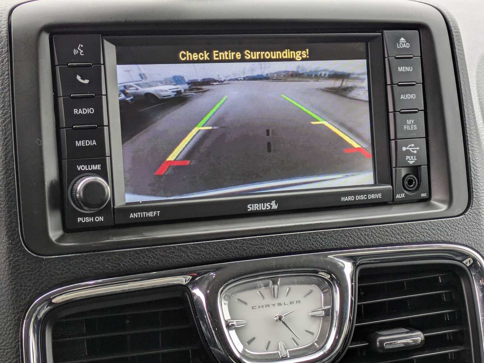 Thumbnail: 2015 Chrysler Town & Country - 25