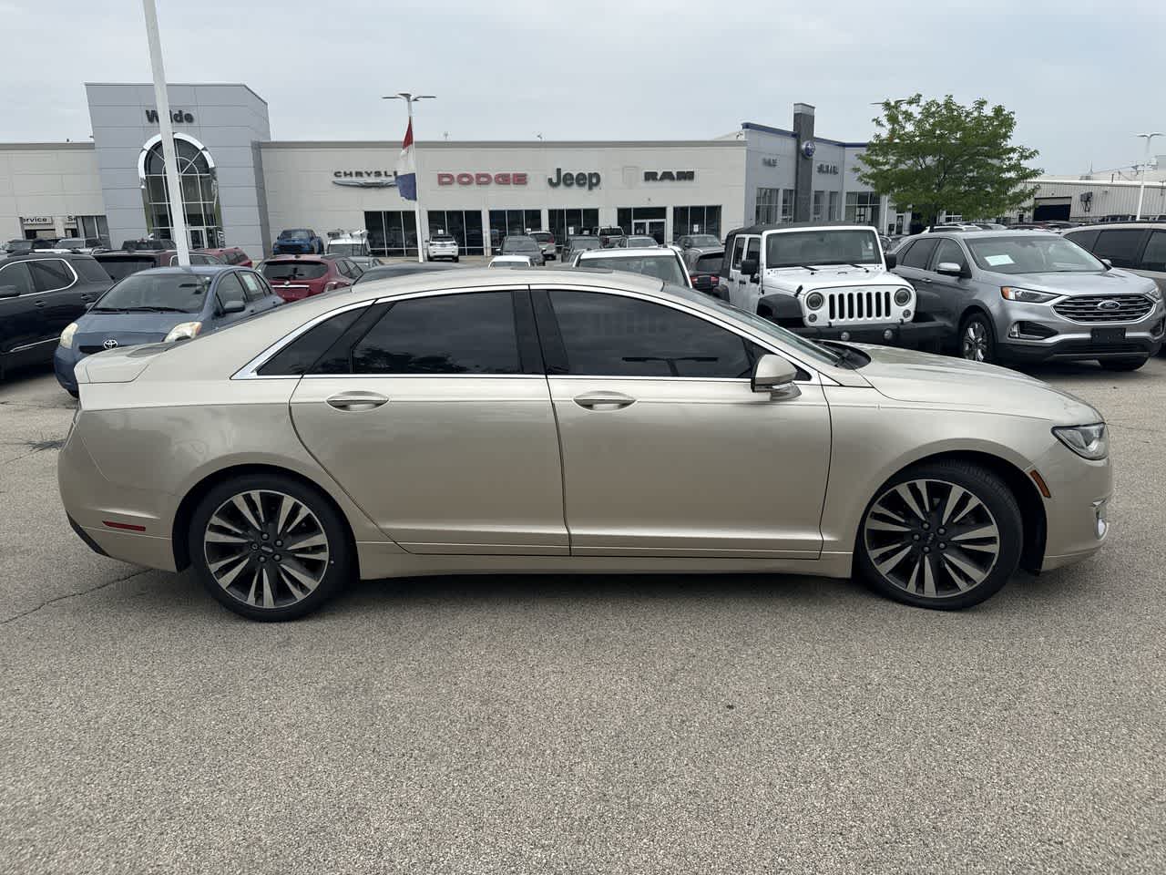 Thumbnail: 2017 Lincoln MKZ - 7