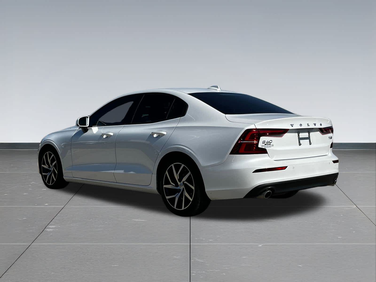 2019 Volvo S60 T6 Momentum photo 4