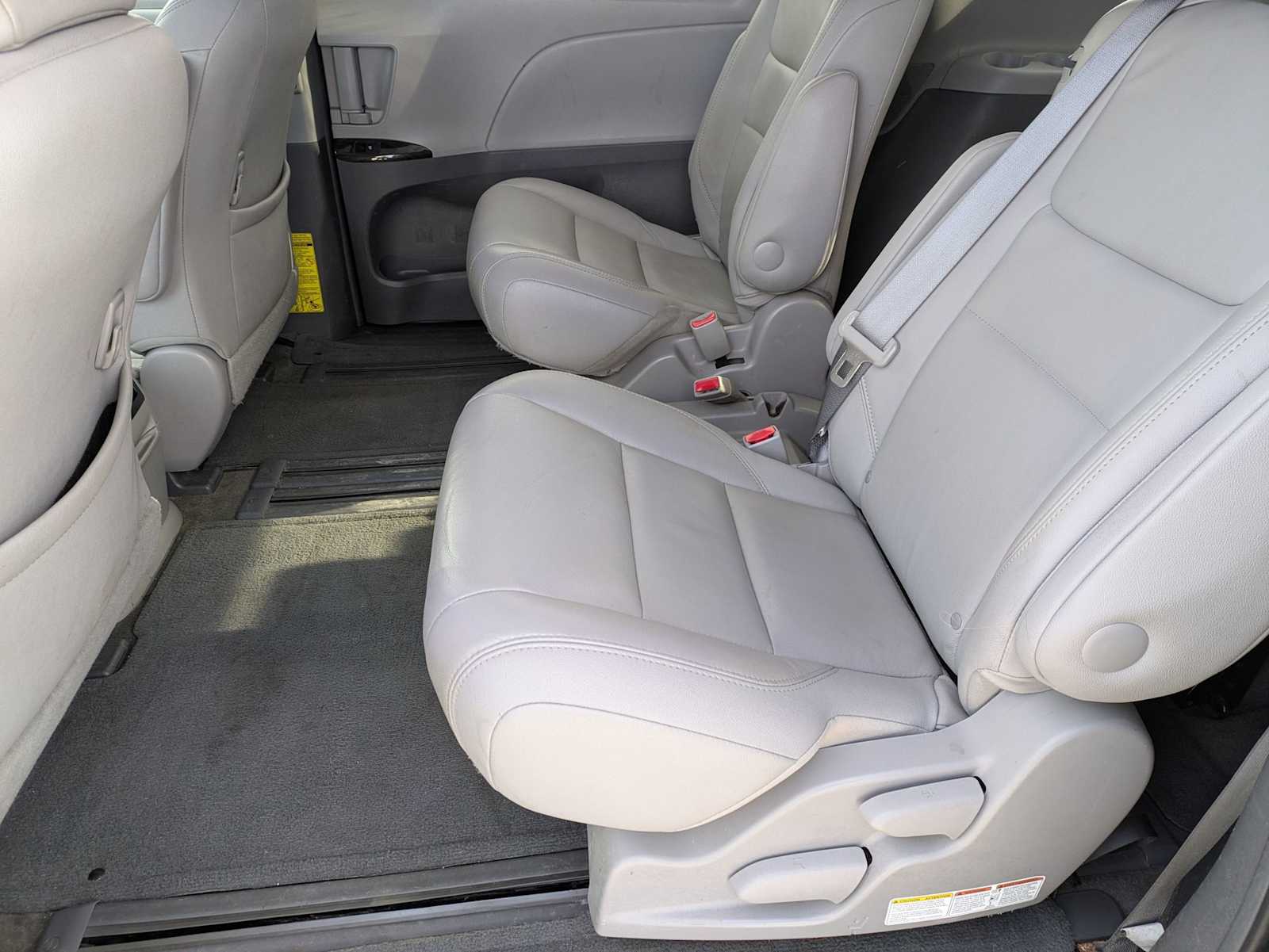 Thumbnail: 2015 Toyota Sienna - 19