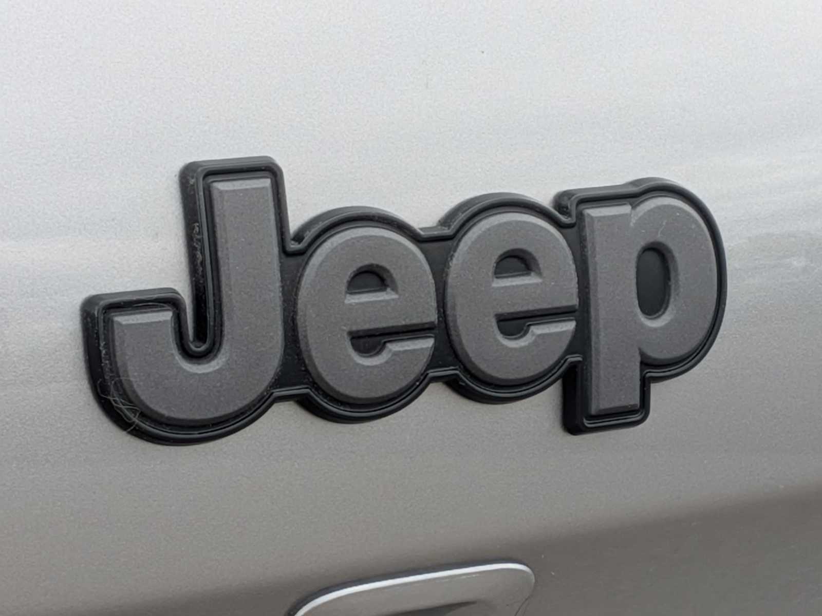 Thumbnail: 2015 Jeep Cherokee - 12