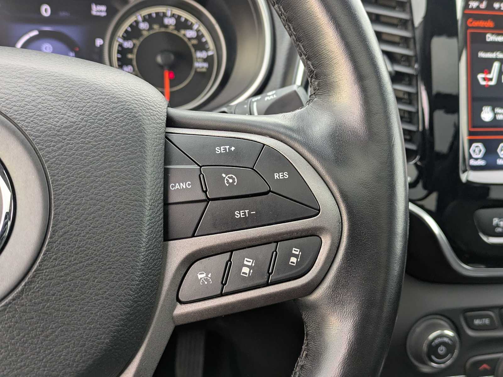 Thumbnail: 2021 Jeep Cherokee - 25