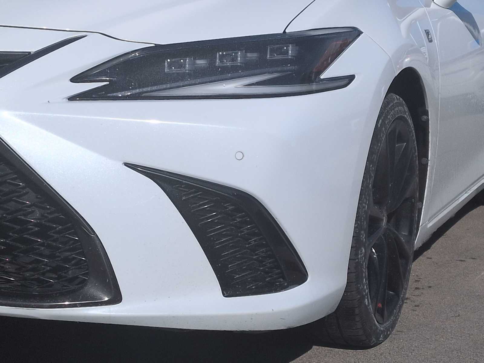 Thumbnail: 2022 Lexus ES - 10