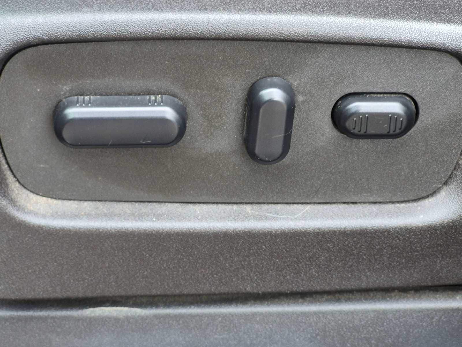 Thumbnail: 2015 Ford Explorer - 18
