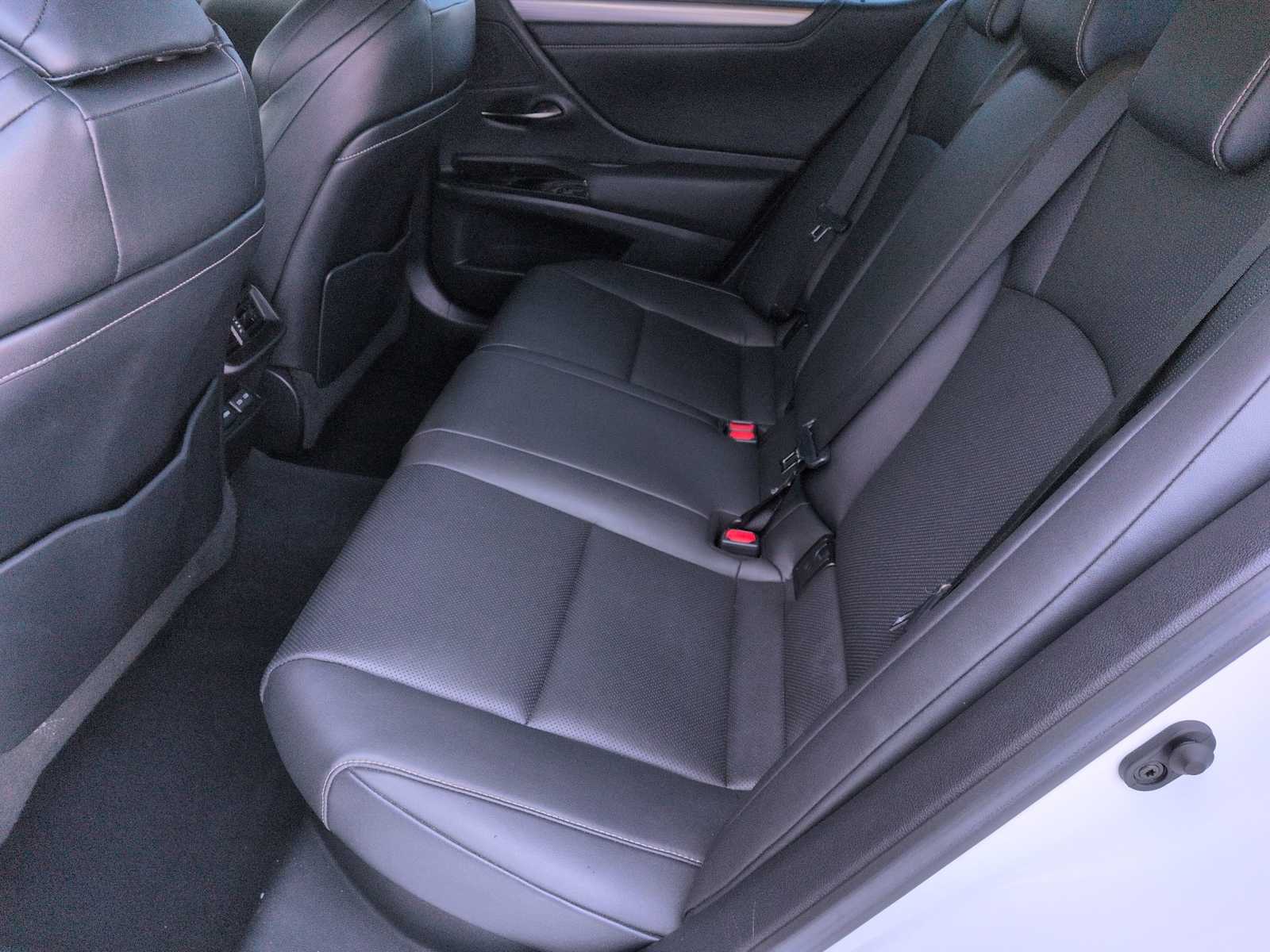 Thumbnail: 2022 Lexus ES - 19