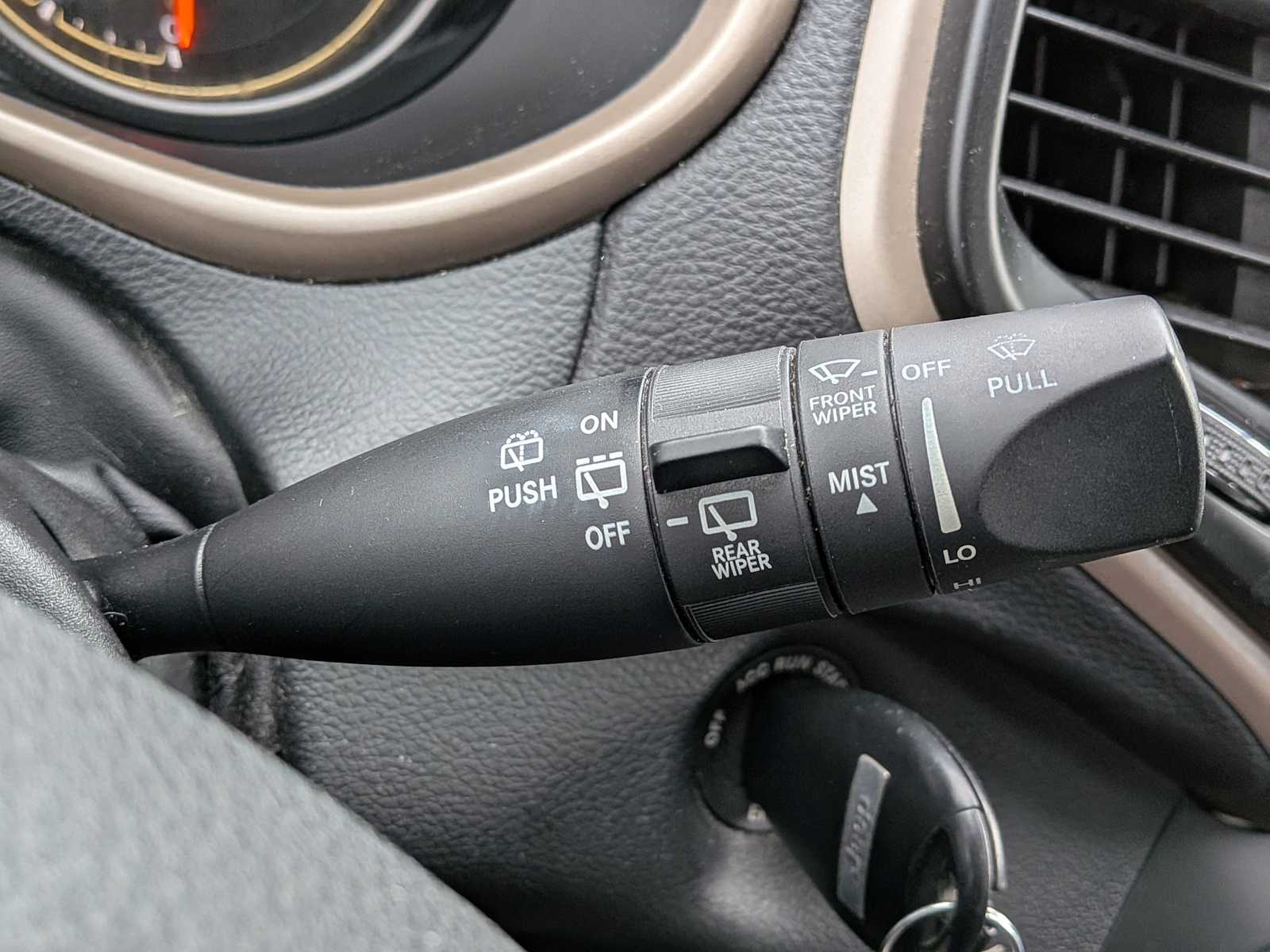 Thumbnail: 2018 Jeep Cherokee - 23