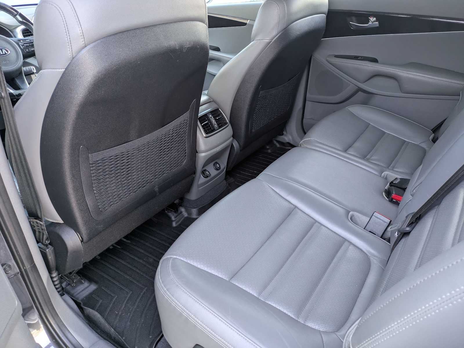 Thumbnail: 2016 Kia Sorento - 17