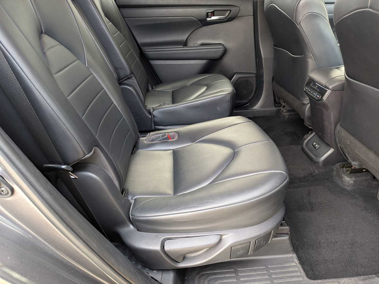 Thumbnail: 2021 Toyota Highlander - 19
