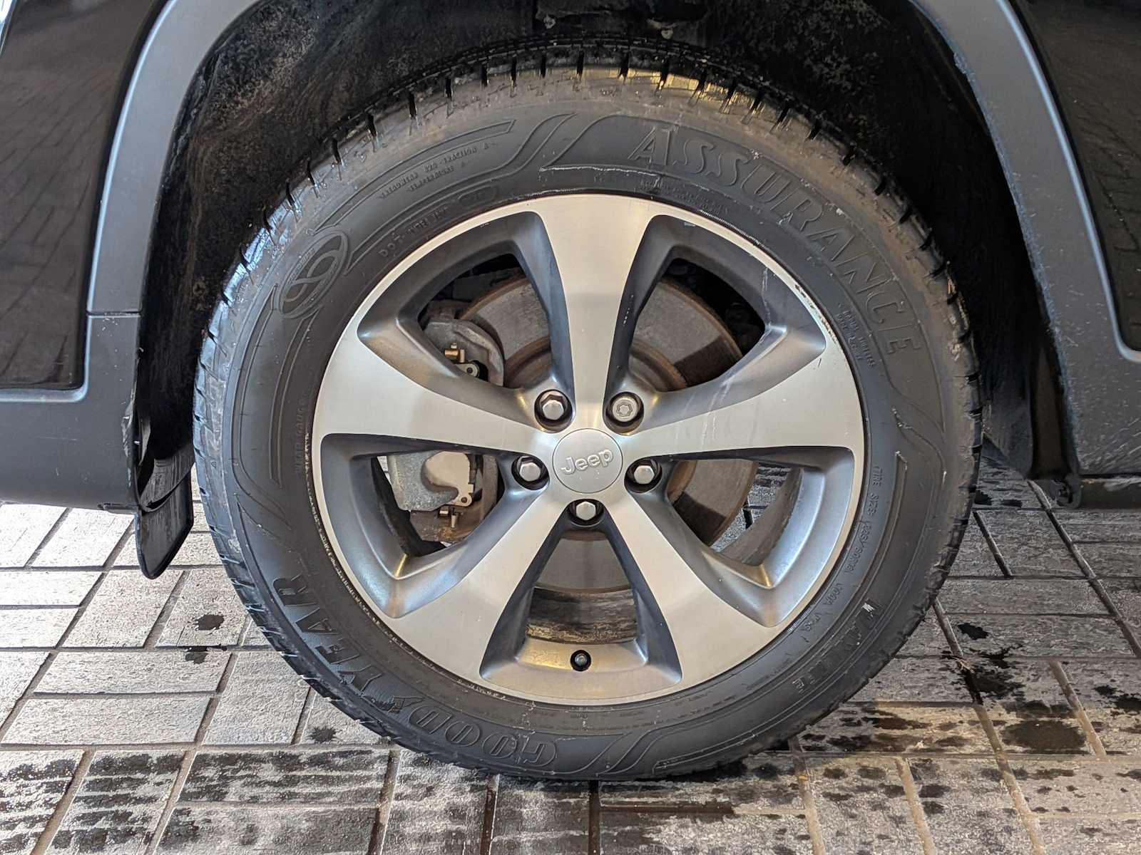 Thumbnail: 2020 Jeep Cherokee - 13