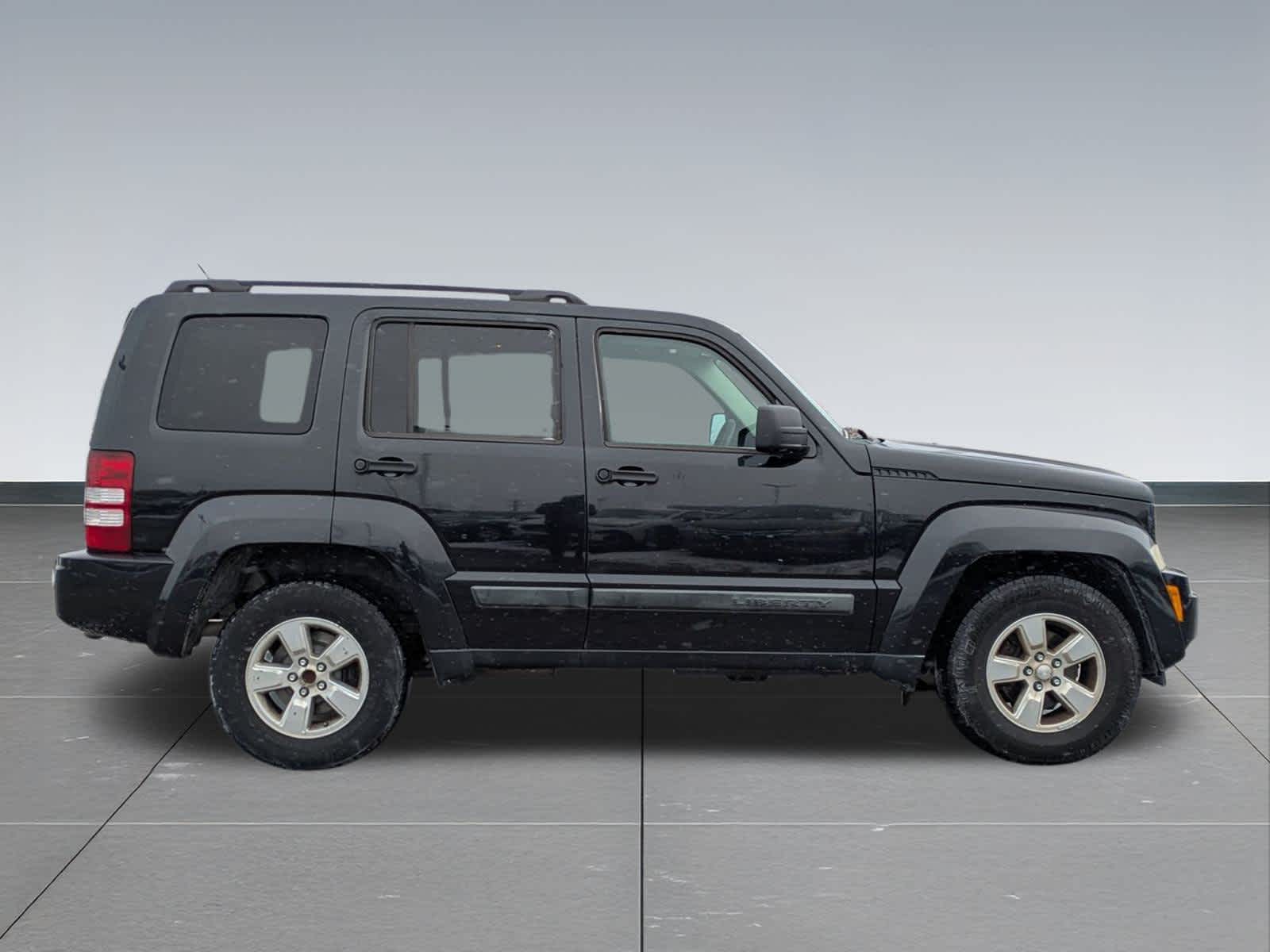 Thumbnail: 2010 Jeep Liberty - 7