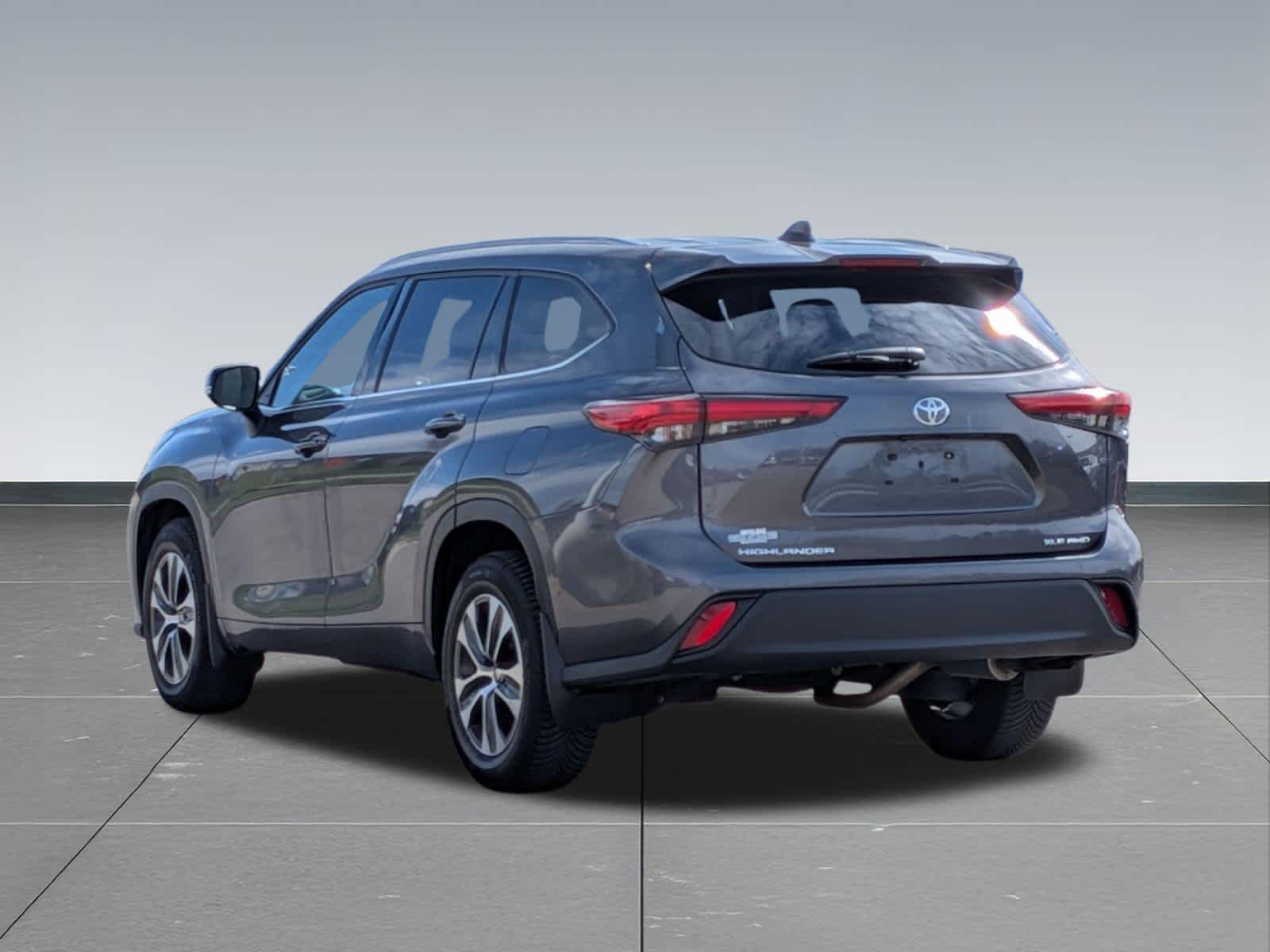 Thumbnail: 2021 Toyota Highlander - 3