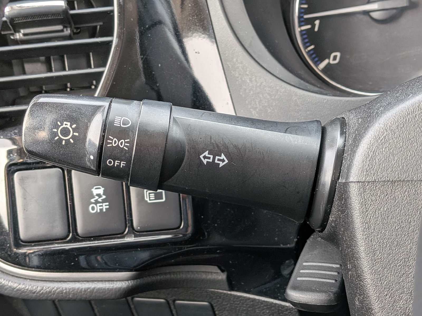 Thumbnail: 2017 Mitsubishi Outlander - 24