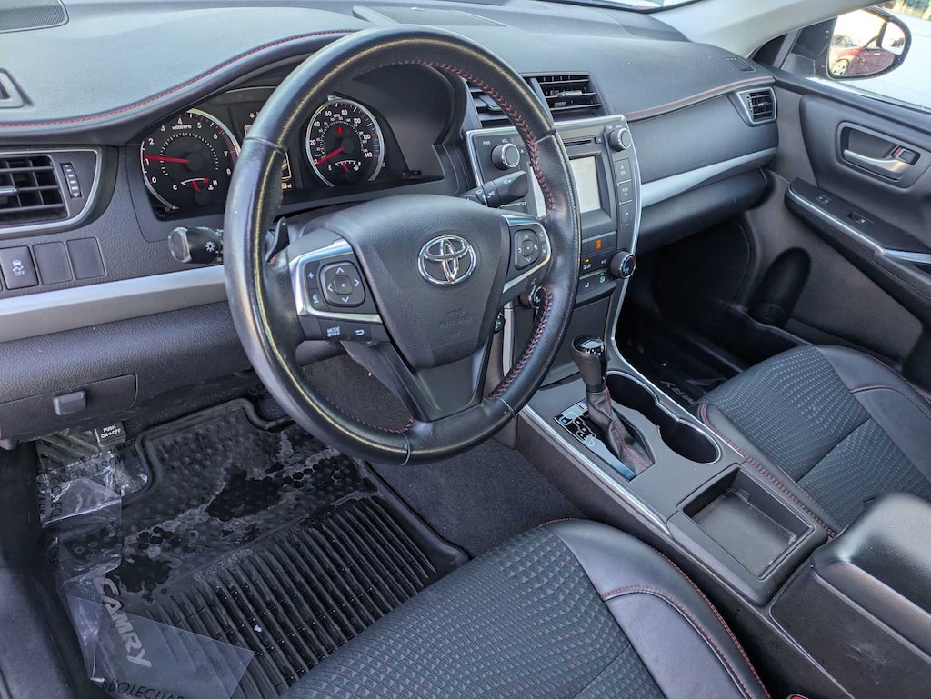 Used 2015 Toyota Camry SE Sedan