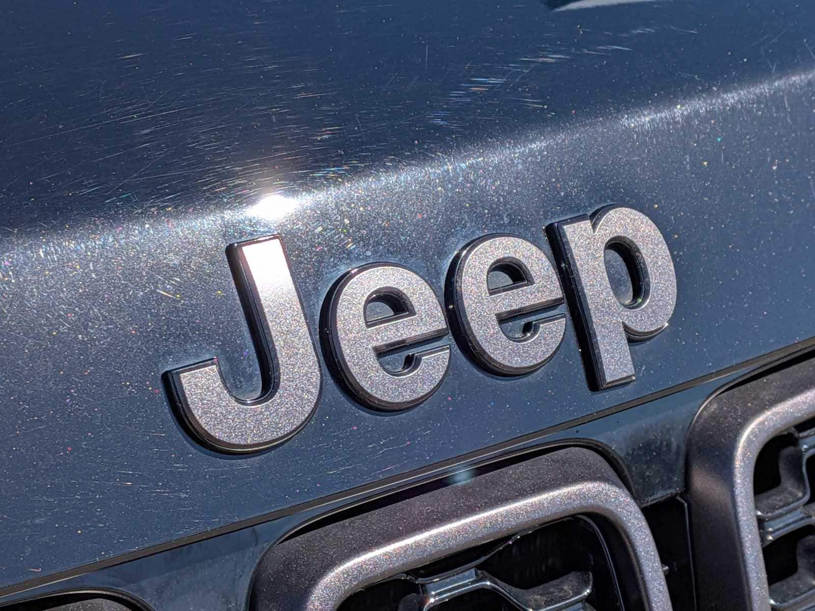 Thumbnail: 2020 Jeep Grand Cherokee - 12