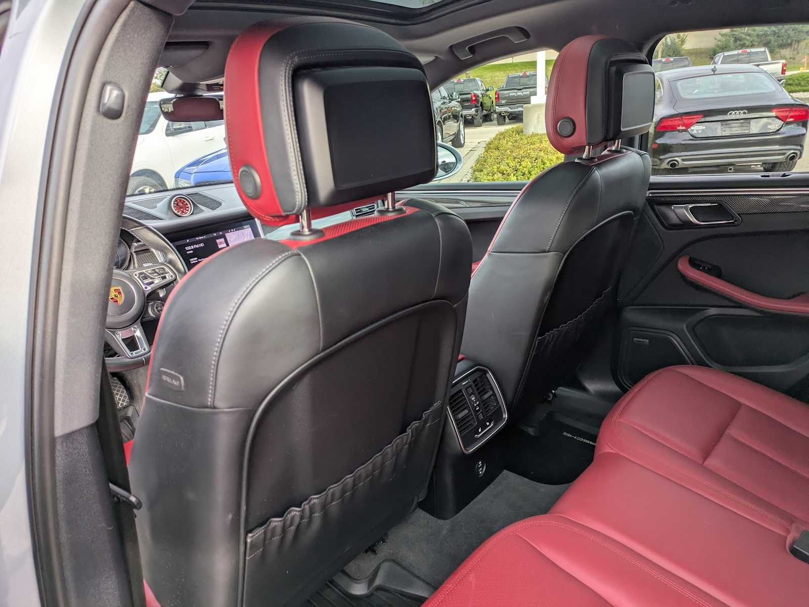 Thumbnail: 2021 Porsche Macan - 17