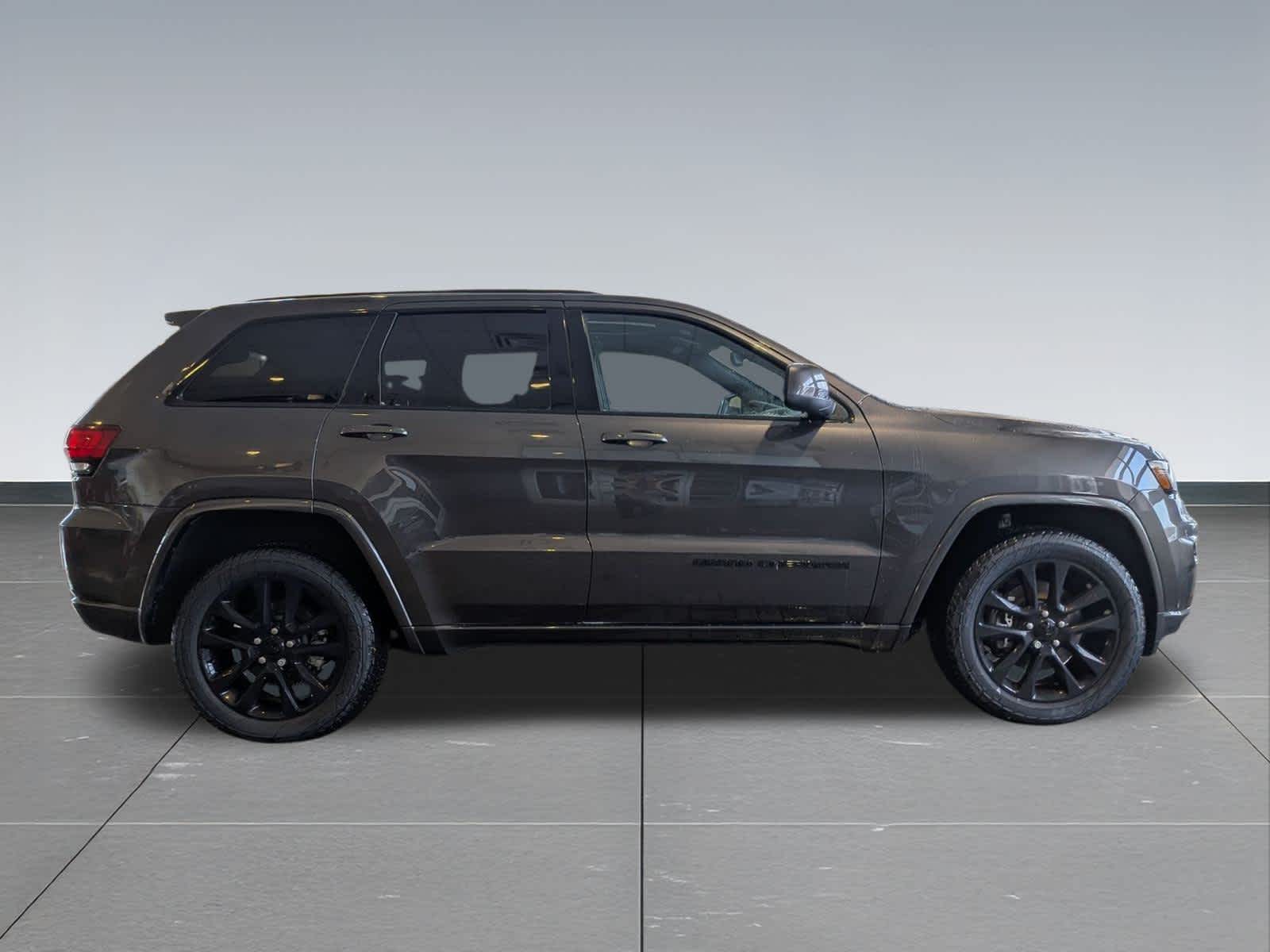 Thumbnail: 2021 Jeep Grand Cherokee - 7