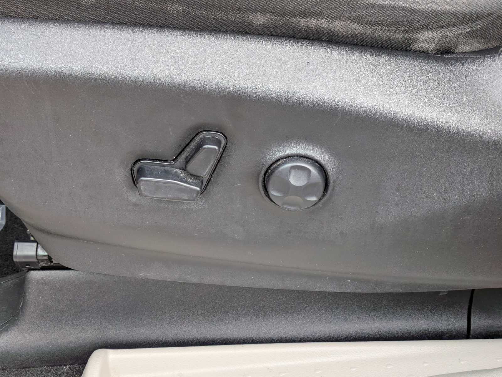 Thumbnail: 2021 Chrysler Pacifica - 16