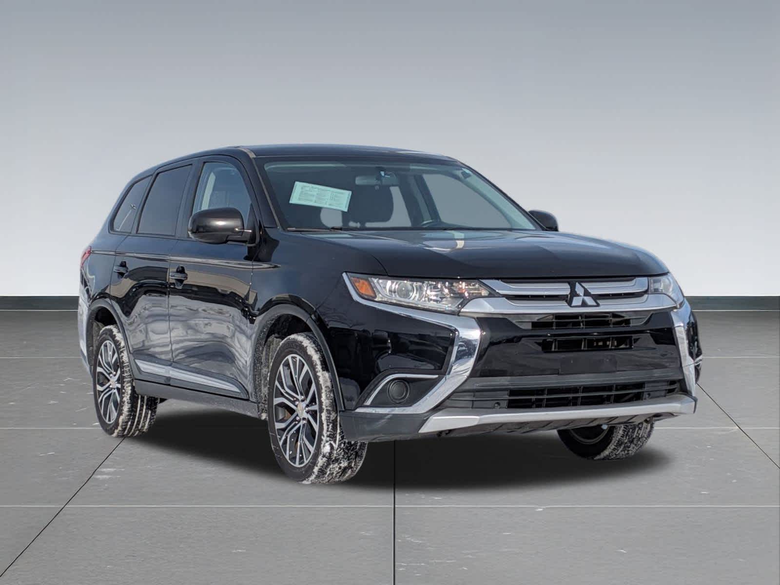 Thumbnail: 2017 Mitsubishi Outlander - 8