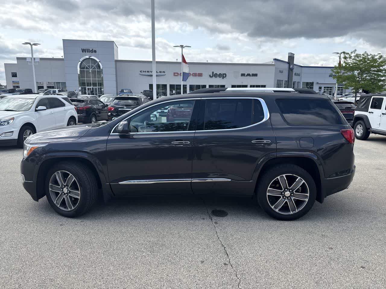 Thumbnail: 2017 GMC Acadia - 3