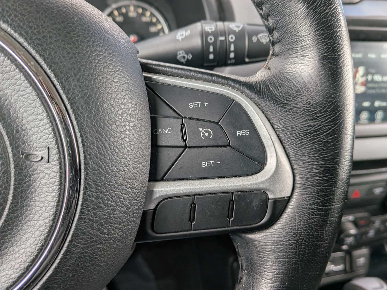 Thumbnail: 2018 Jeep Renegade - 23