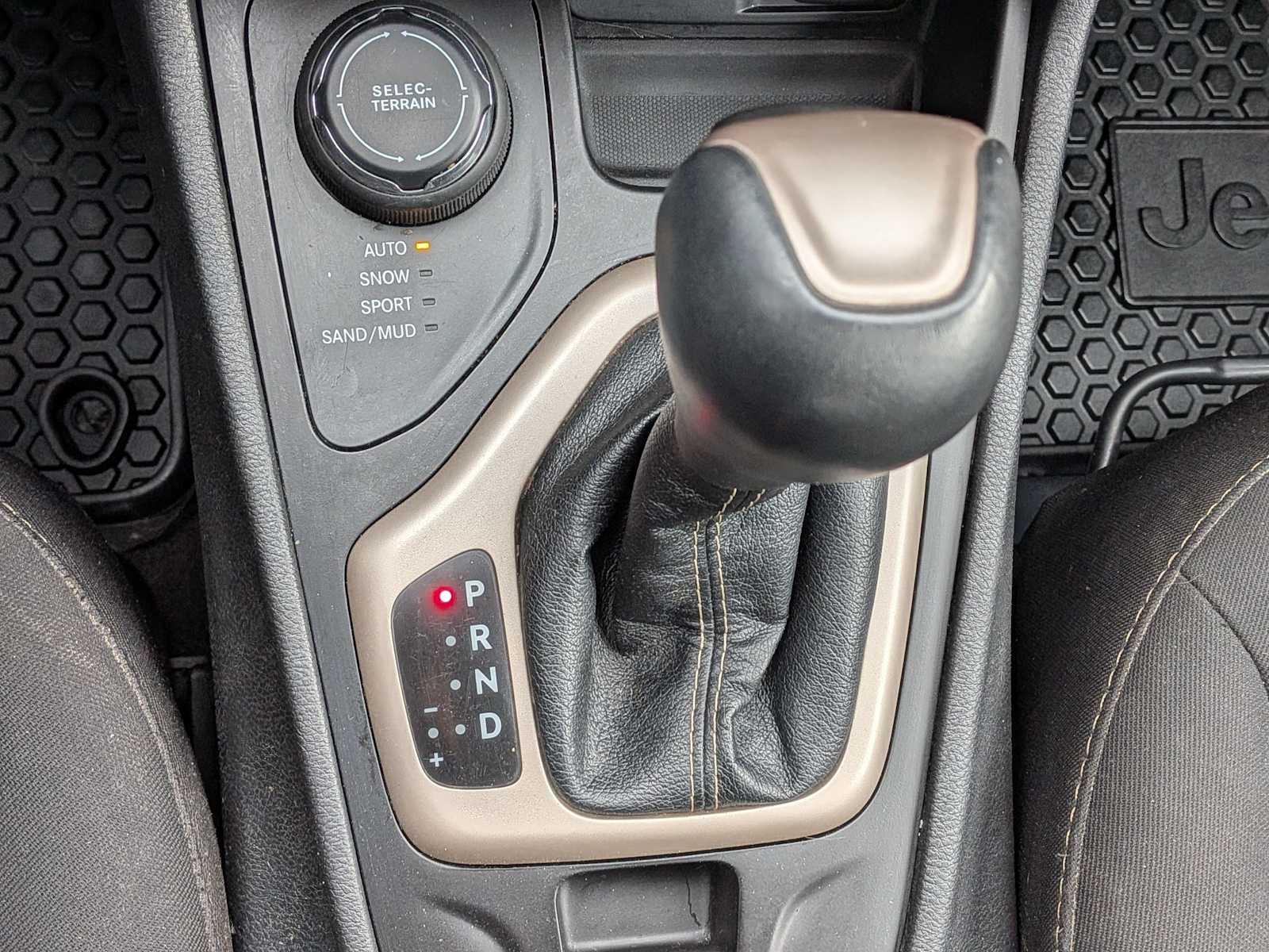 Thumbnail: 2018 Jeep Cherokee - 27