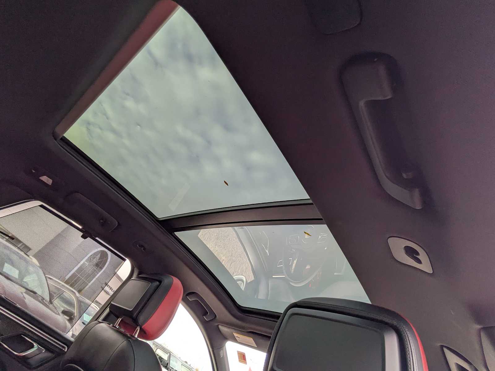 Thumbnail: 2021 Porsche Macan - 21