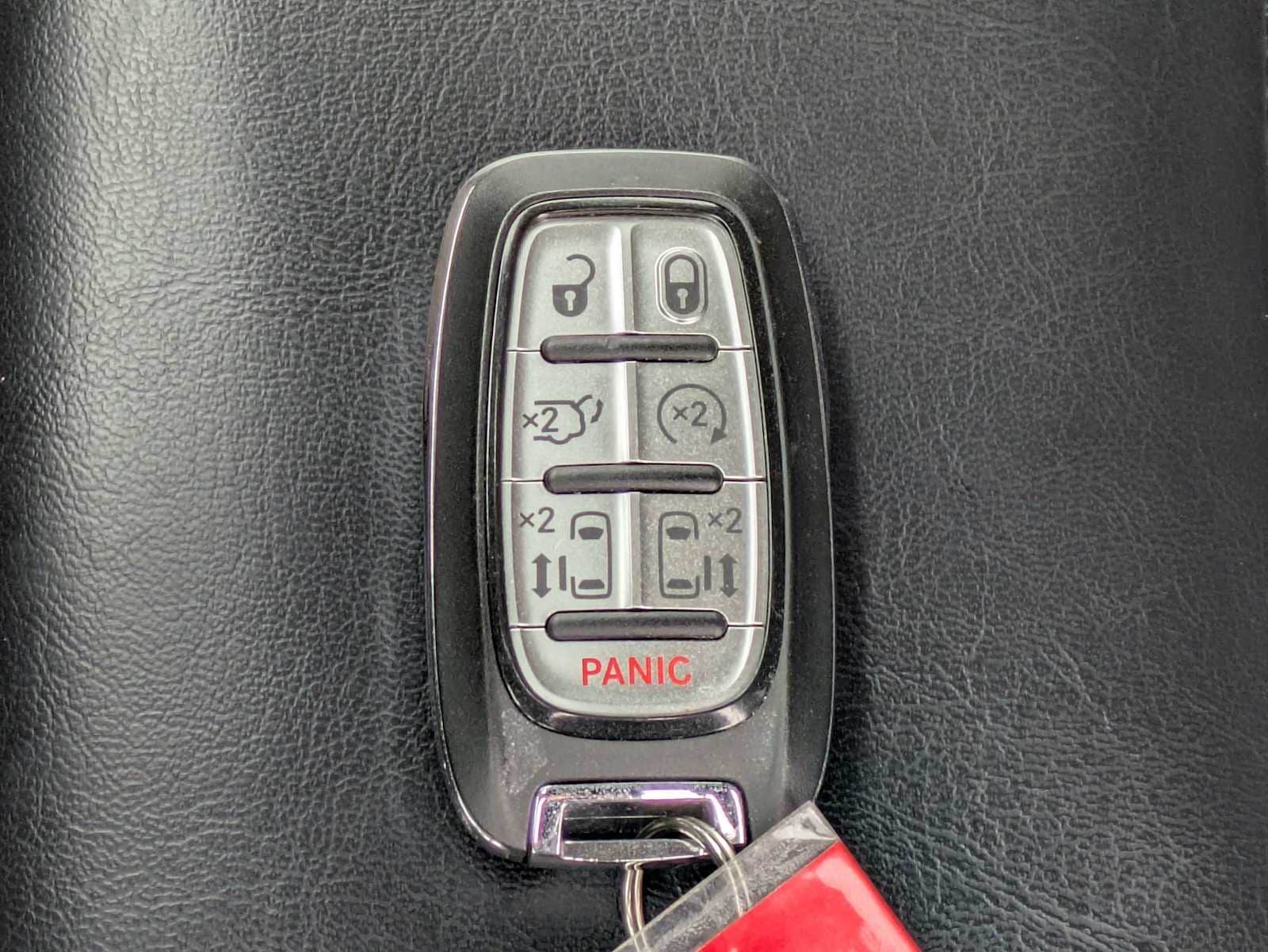 Thumbnail: 2023 Chrysler Pacifica - 32