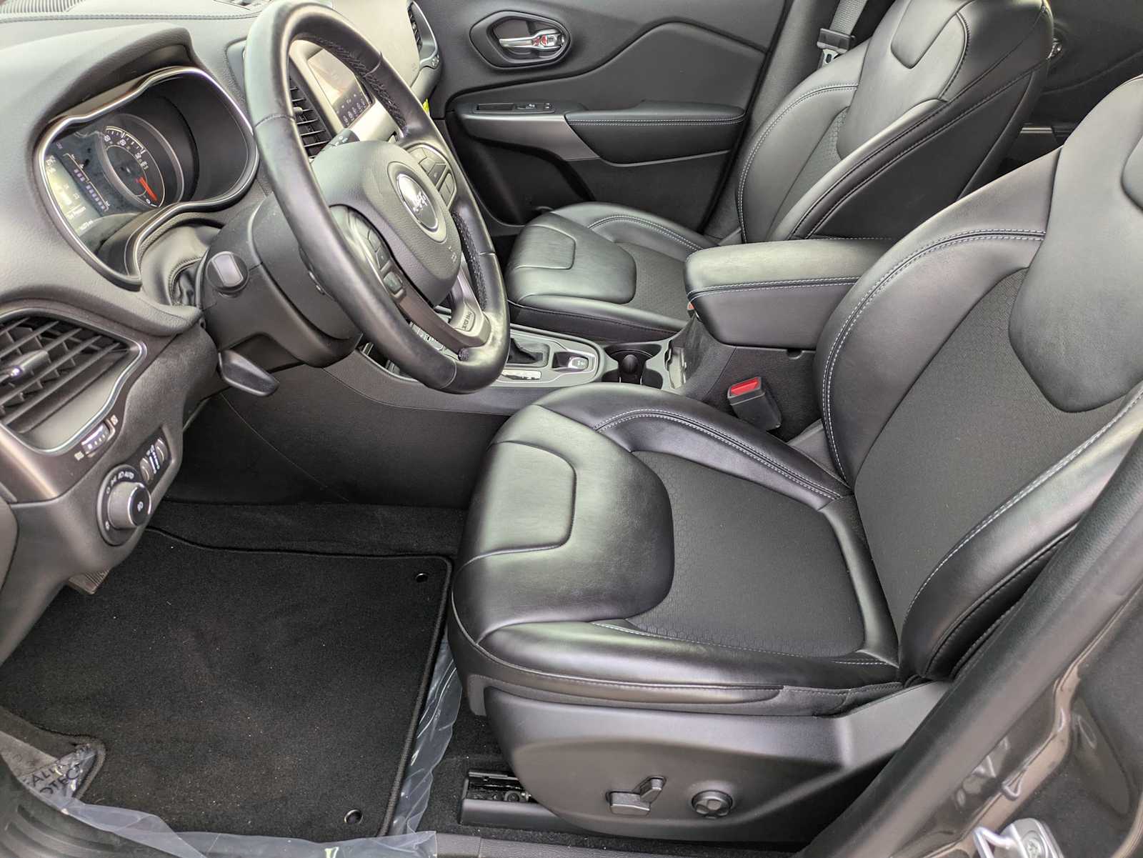 Thumbnail: 2021 Jeep Cherokee - 15