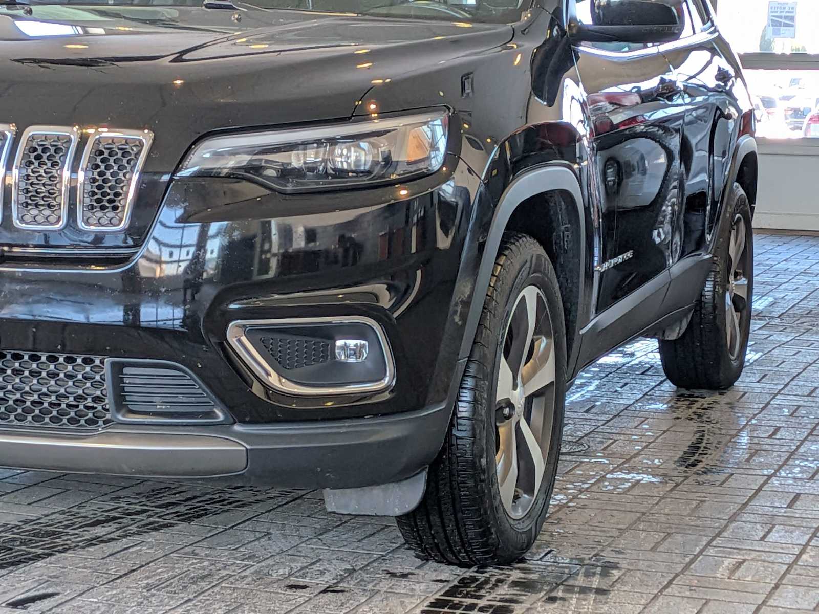 Thumbnail: 2020 Jeep Cherokee - 10