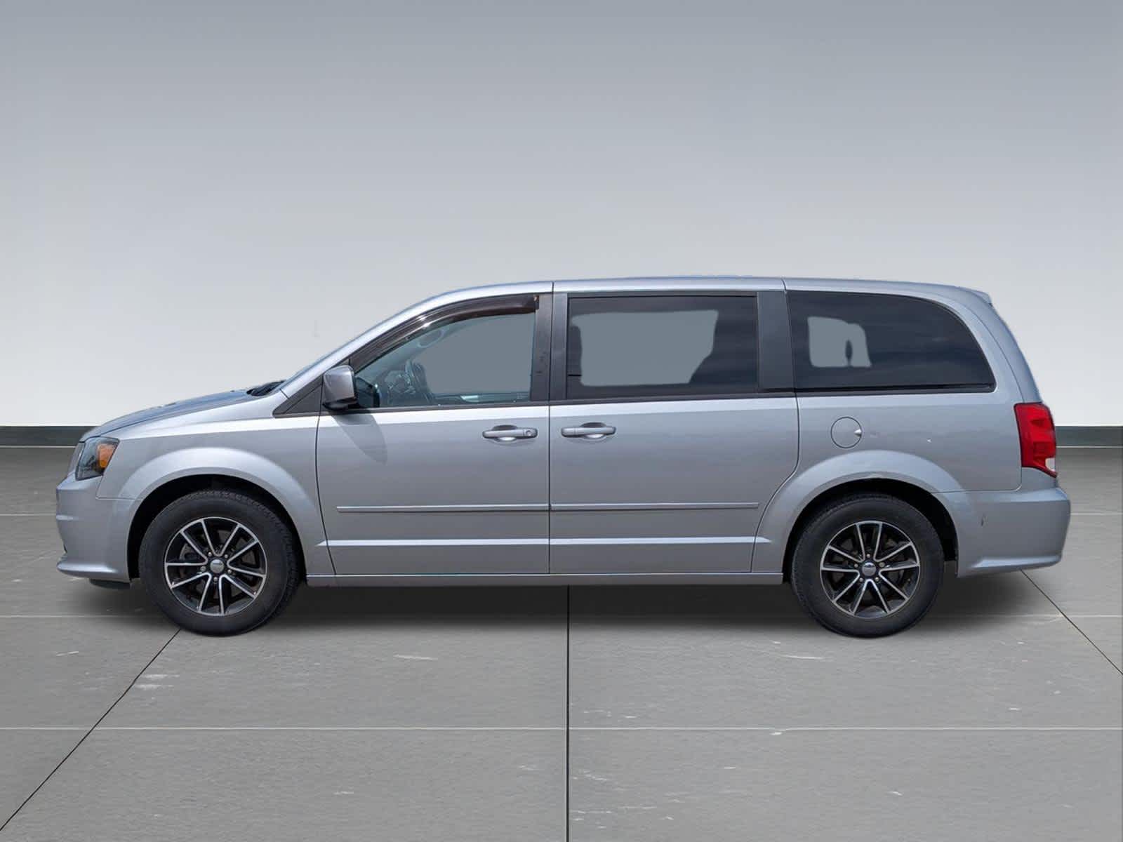Thumbnail: 2016 Dodge Grand Caravan - 2