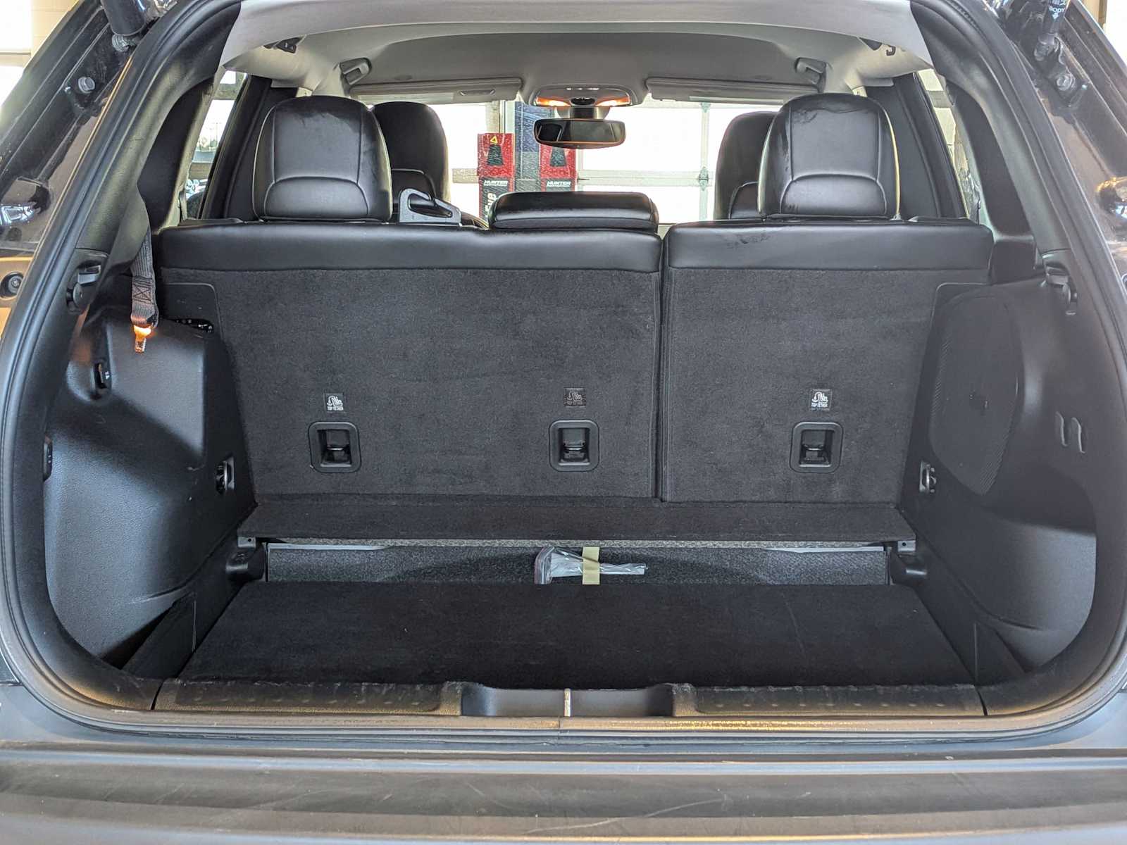 Thumbnail: 2020 Jeep Cherokee - 32