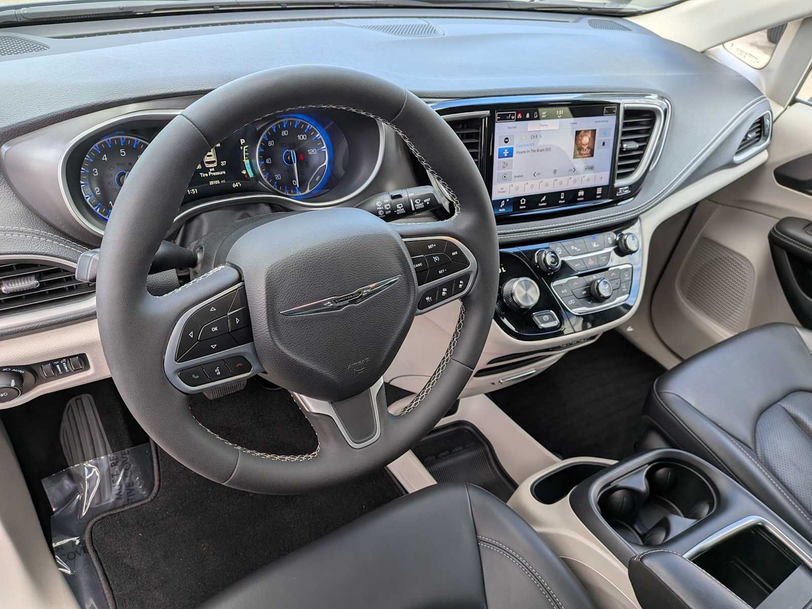 Thumbnail: 2023 Chrysler Pacifica - 2