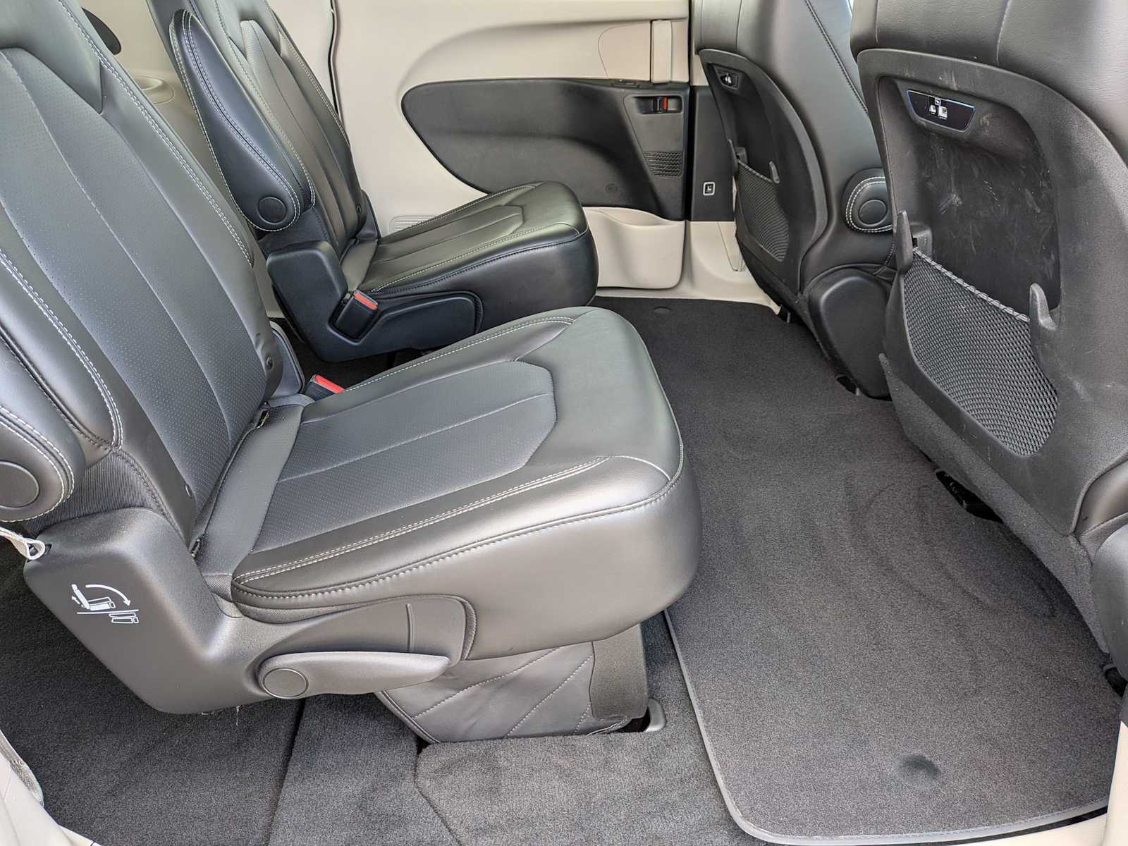 Thumbnail: 2023 Chrysler Pacifica - 19