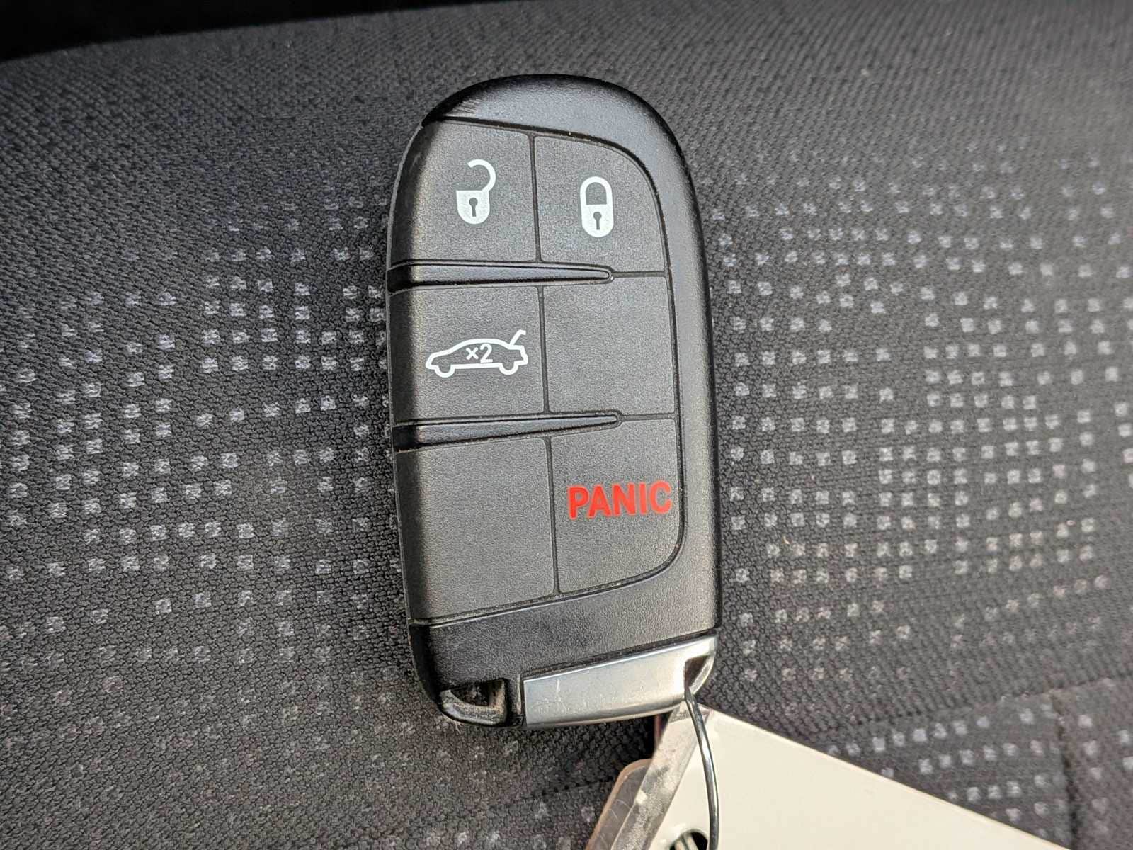 Thumbnail: 2016 Chrysler 200 - 31