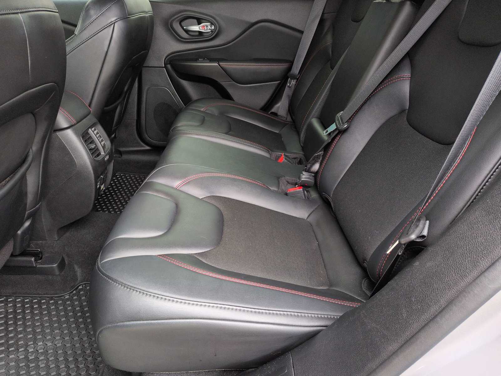 Thumbnail: 2021 Jeep Cherokee - 19