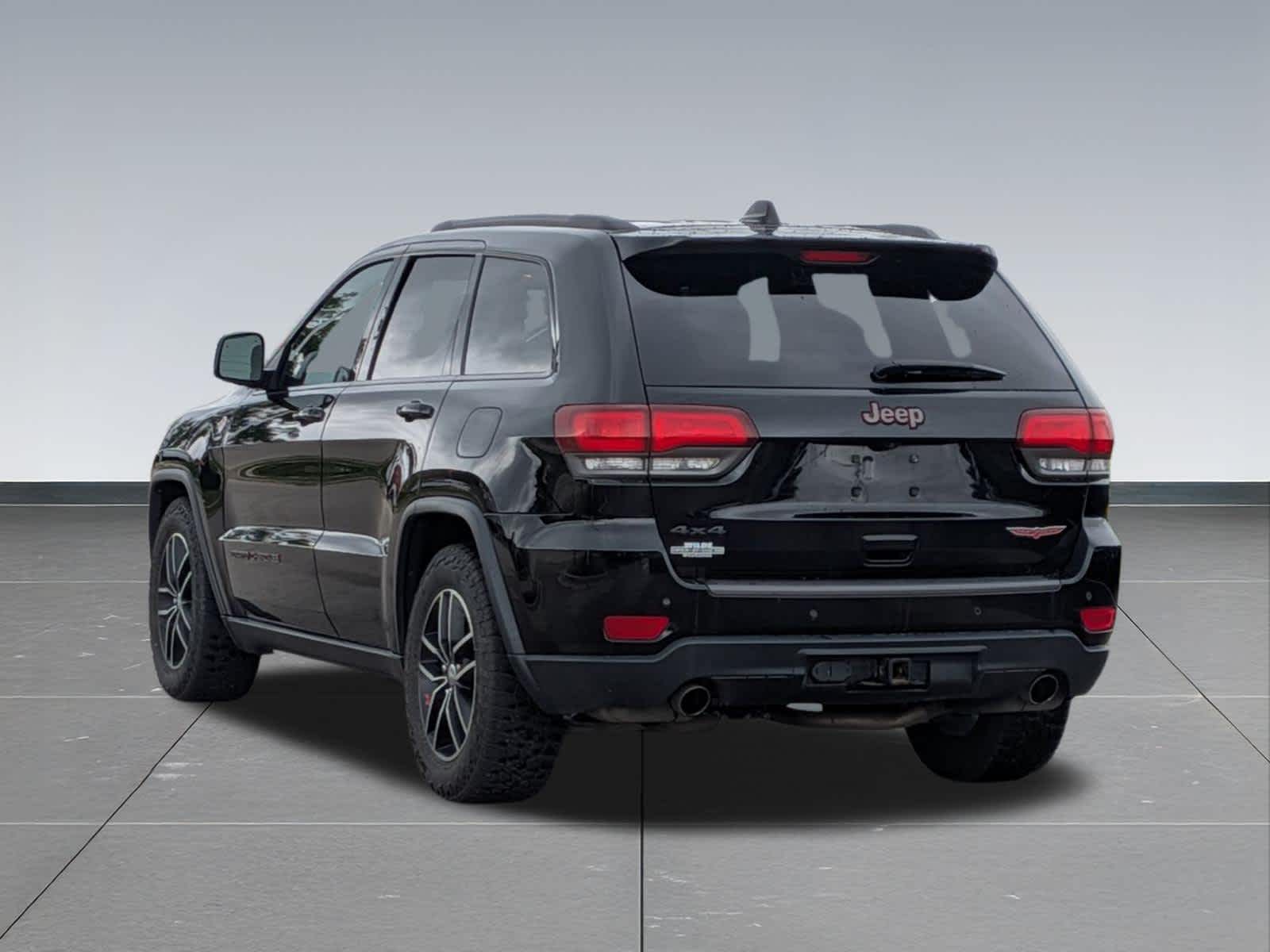 Thumbnail: 2018 Jeep Grand Cherokee - 3