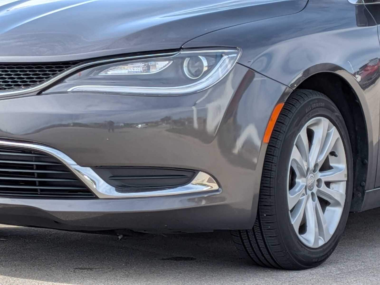 Thumbnail: 2016 Chrysler 200 - 10